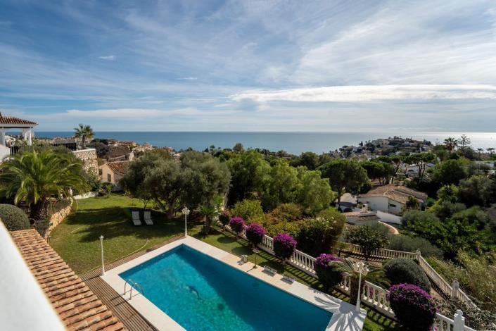 Image No.1-4 Bed Villa / Detached for sale