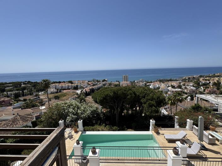 Image No.1-4 Bed Villa / Detached for sale