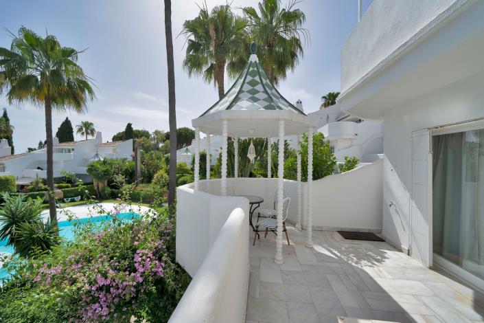 Image No.1-4 Bed Townhouse for sale