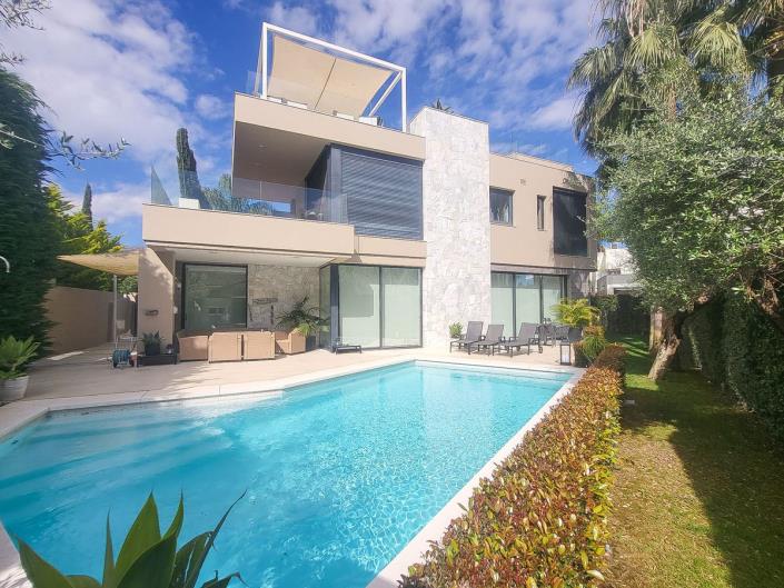 Image No.1-5 Bed Villa / Detached for sale