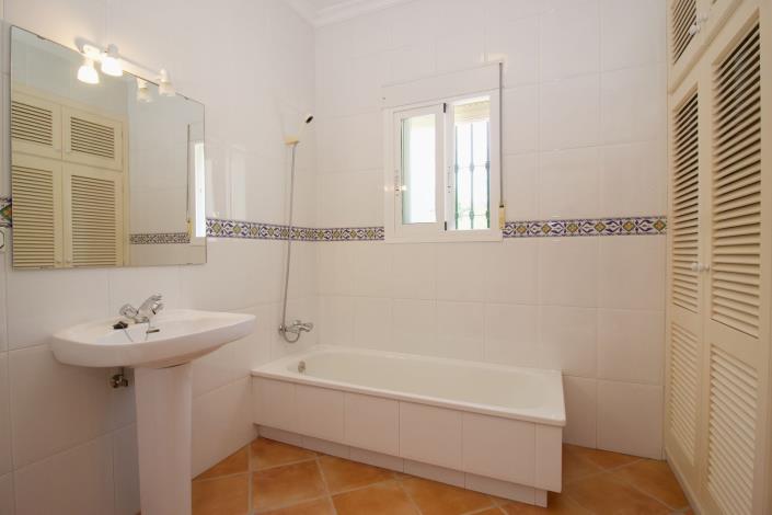 Image No.30-3 Bed Villa / Detached for sale