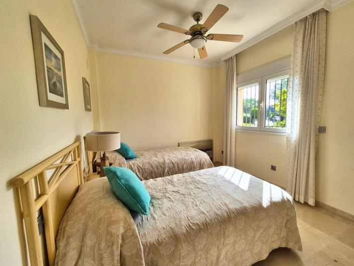 Image No.10-3 Bed House for sale