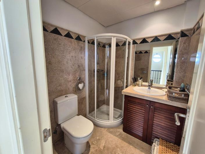 Image No.12-3 Bed House for sale