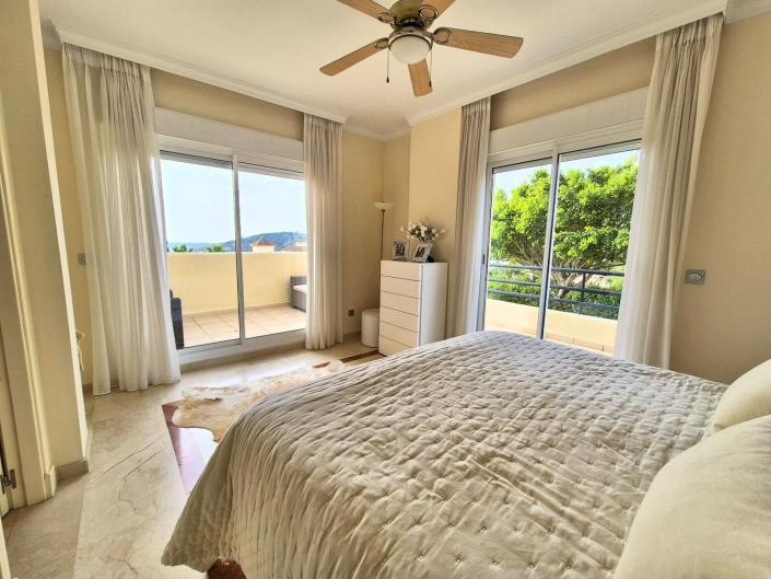 Image No.15-3 Bed House for sale