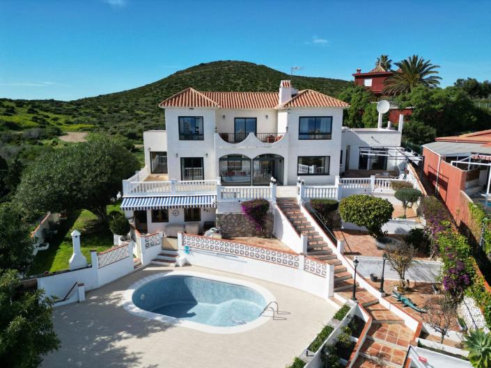 Image No.1-6 Bed Villa / Detached for sale