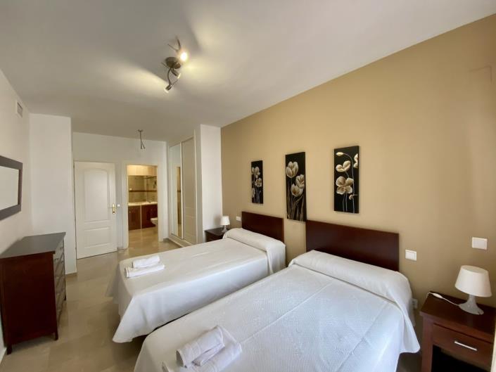 Image No.16-4 Bed Semi-Detached for sale