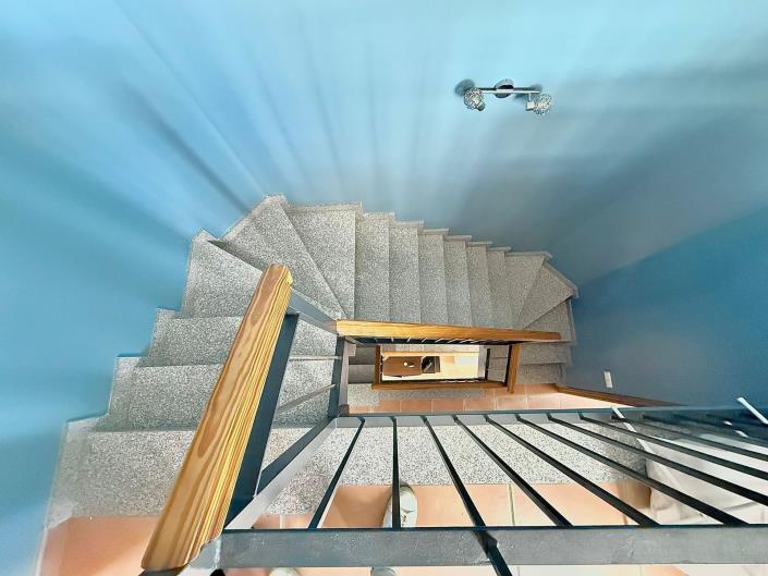 Image No.10-4 Bed Townhouse for sale