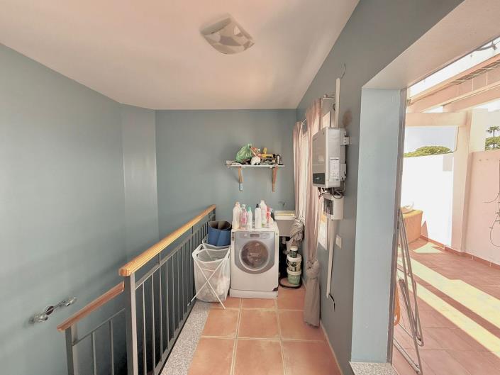 Image No.12-4 Bed Townhouse for sale