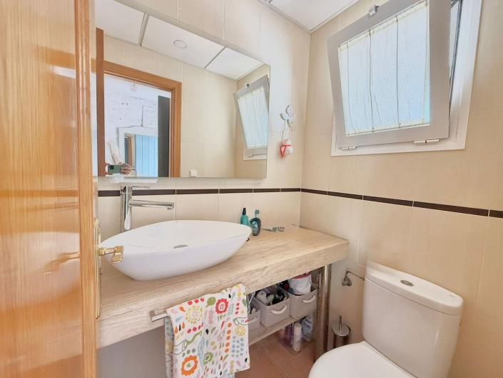 Image No.16-4 Bed Townhouse for sale