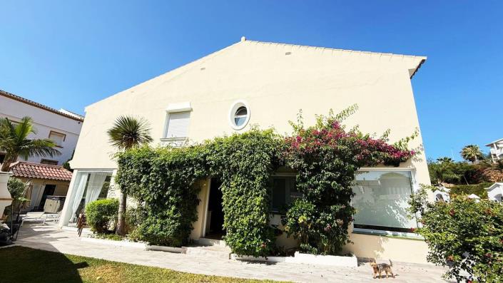 Image No.1-4 Bed Semi-Detached for sale