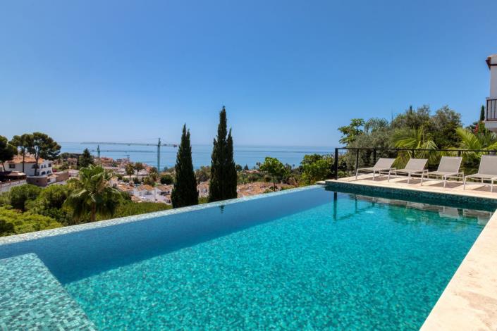 Image No.1-4 Bed Villa / Detached for sale