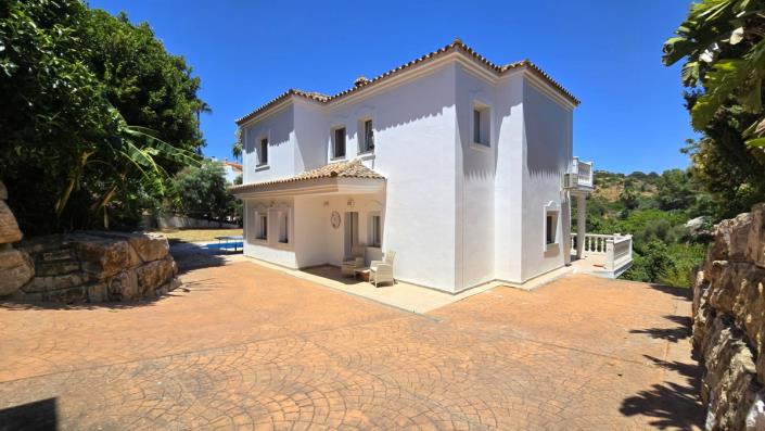 Image No.1-4 Bed Villa / Detached for sale