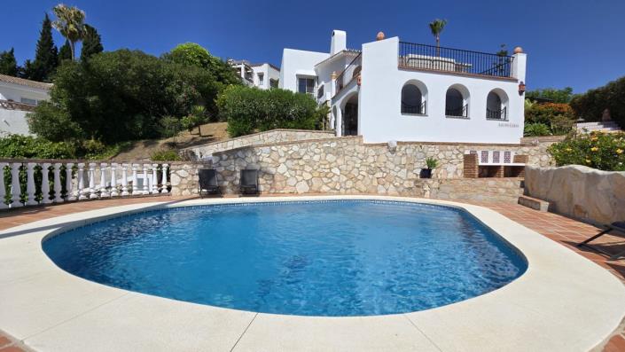 Image No.1-4 Bed Villa / Detached for sale