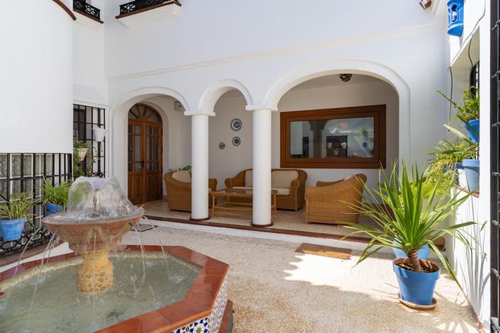 Image No.7-8 Bed House/Villa for sale