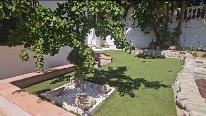 Image No.9-8 Bed House/Villa for sale