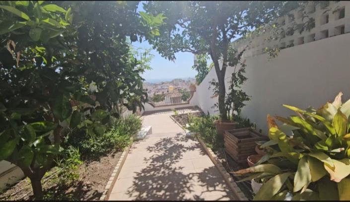 Image No.10-8 Bed House/Villa for sale