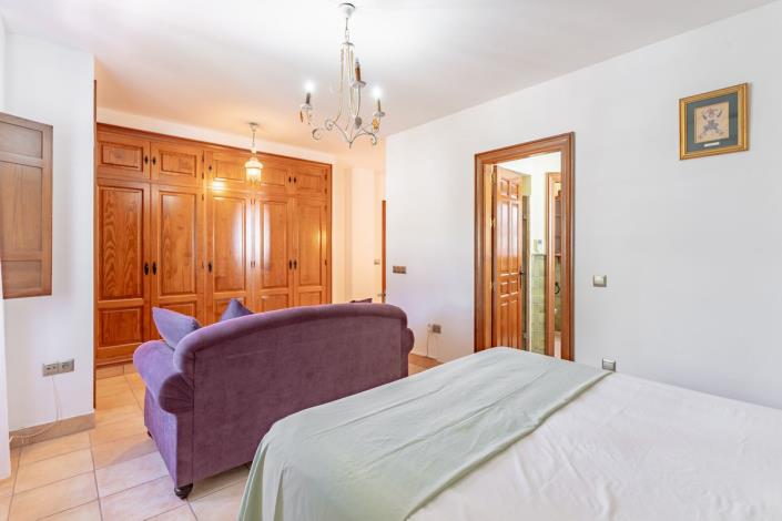 Image No.17-8 Bed House/Villa for sale