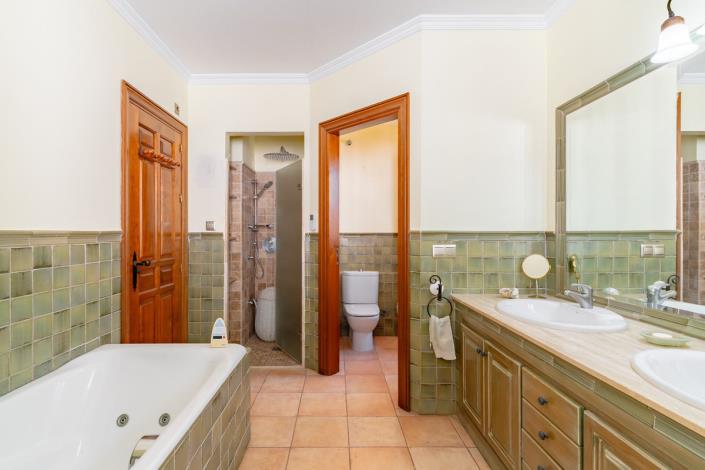 Image No.19-8 Bed House/Villa for sale