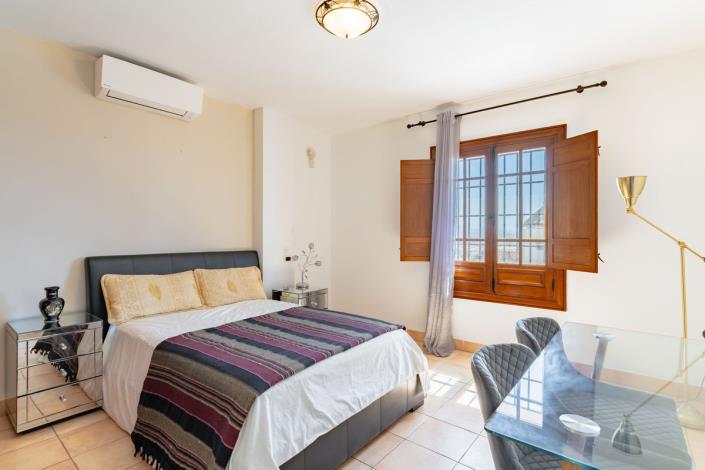 Image No.20-8 Bed House/Villa for sale