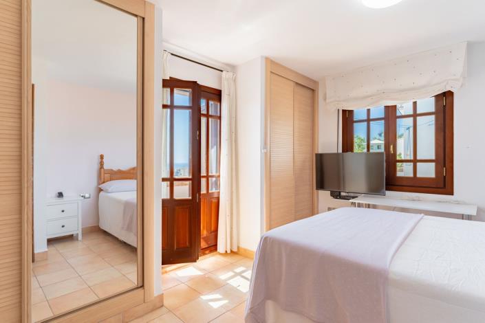 Image No.30-8 Bed House/Villa for sale