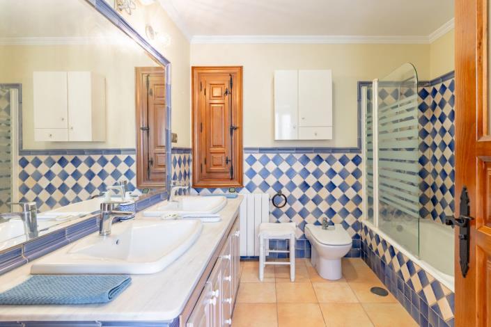 Image No.43-8 Bed House/Villa for sale