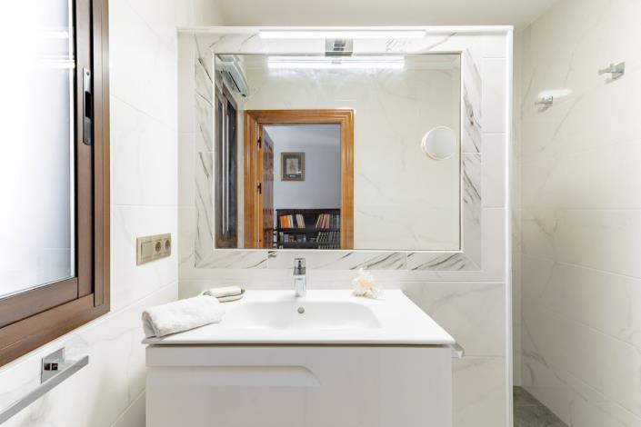 Image No.48-8 Bed House/Villa for sale