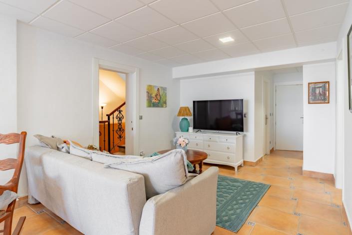 Image No.51-8 Bed House/Villa for sale