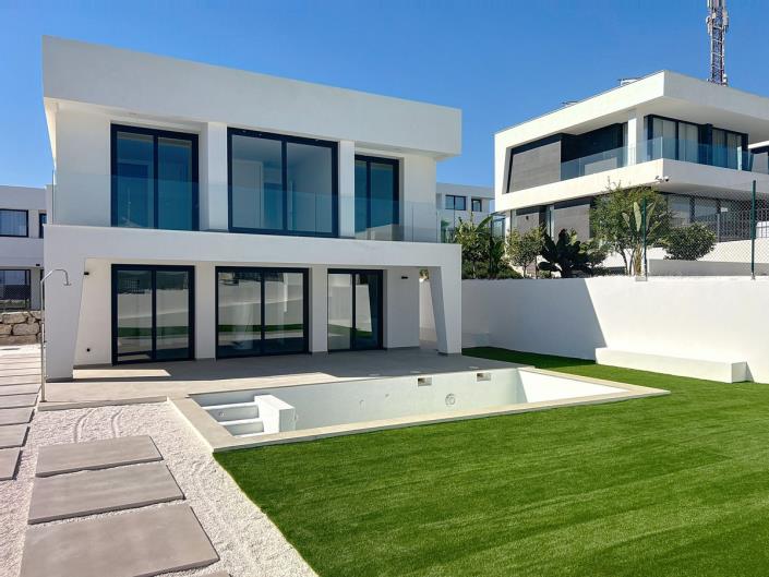 Image No.1-4 Bed Villa / Detached for sale