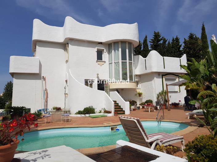 Image No.1-3 Bed Villa / Detached for sale