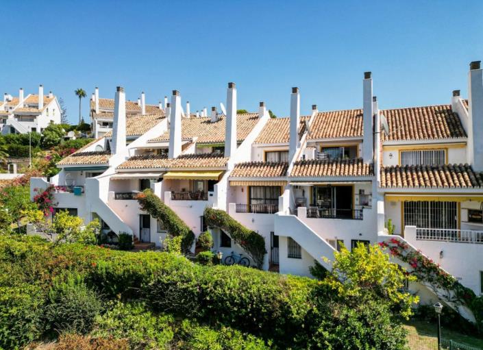 Image No.1-5 Bed Townhouse for sale