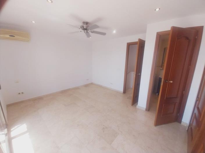 Image No.11-4 Bed Townhouse for sale