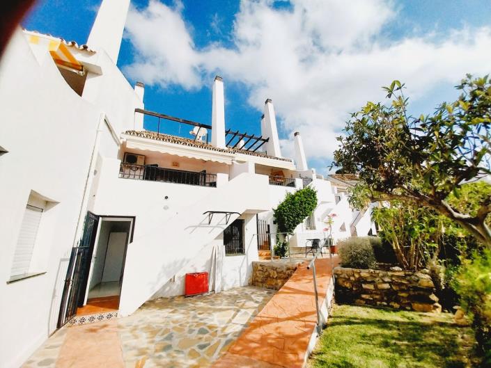 Image No.24-4 Bed Townhouse for sale