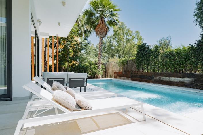 Image No.1-4 Bed Villa / Detached for sale