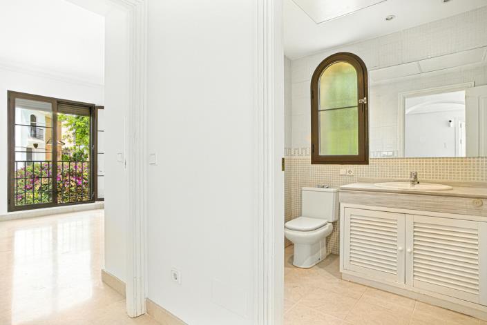 Image No.24-4 Bed Townhouse for sale