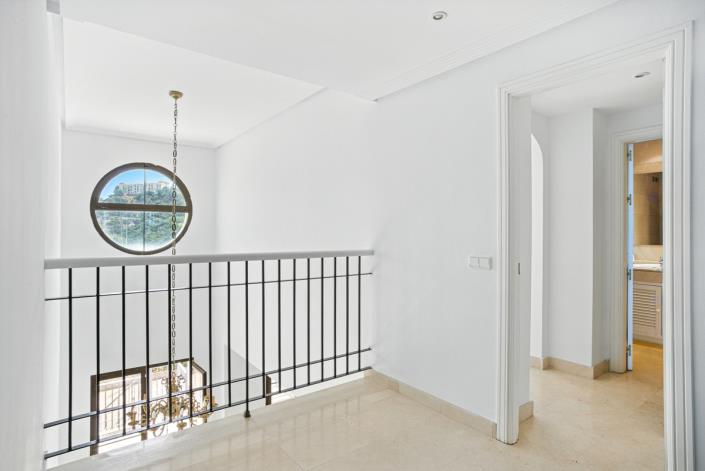 Image No.28-4 Bed Townhouse for sale