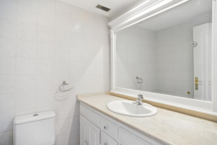 Image No.32-4 Bed Townhouse for sale