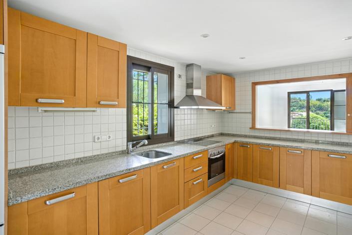 Image No.34-4 Bed Townhouse for sale