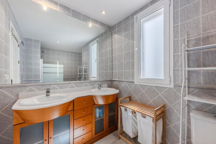 Image No.11-3 Bed Townhouse for sale