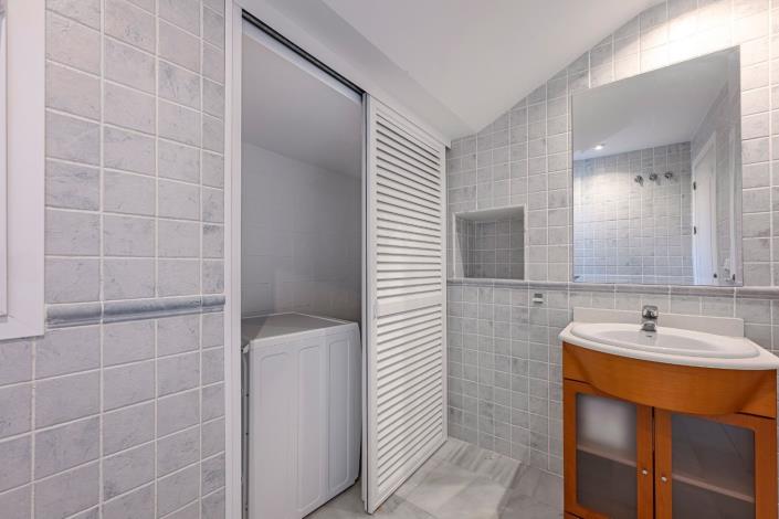 Image No.20-3 Bed Townhouse for sale