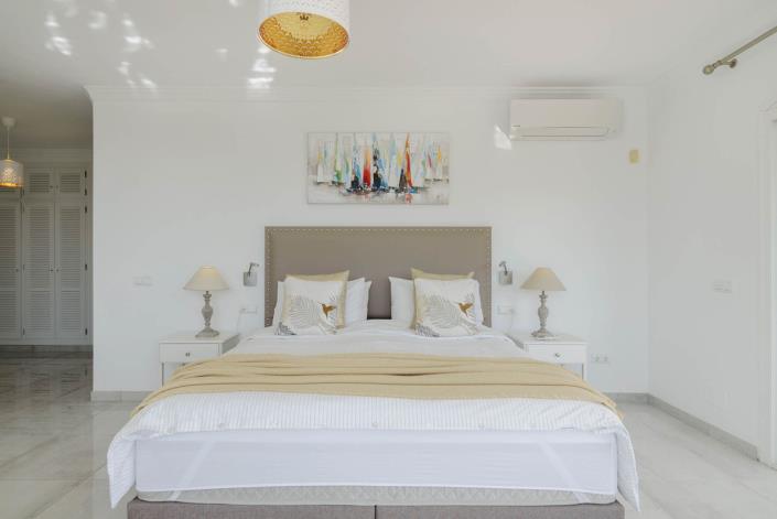 Image No.6-4 Bed Villa / Detached for sale