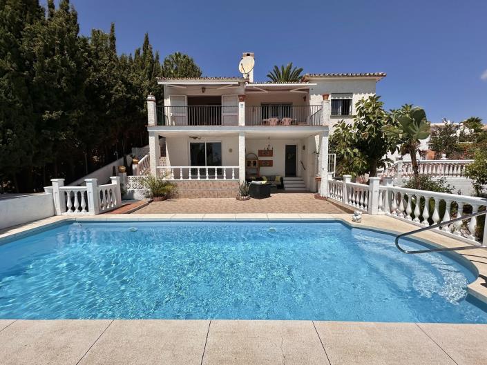 Image No.1-4 Bed House/Villa for sale