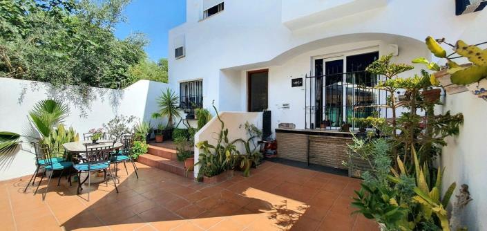 Image No.1-4 Bed Townhouse for sale