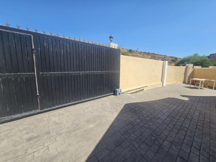 Image No.19-4 Bed Semi-Detached for sale