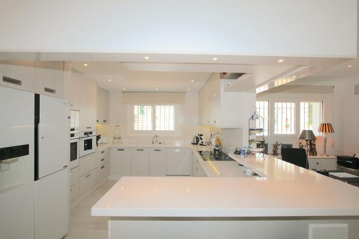 Image No.18-4 Bed Villa / Detached for sale