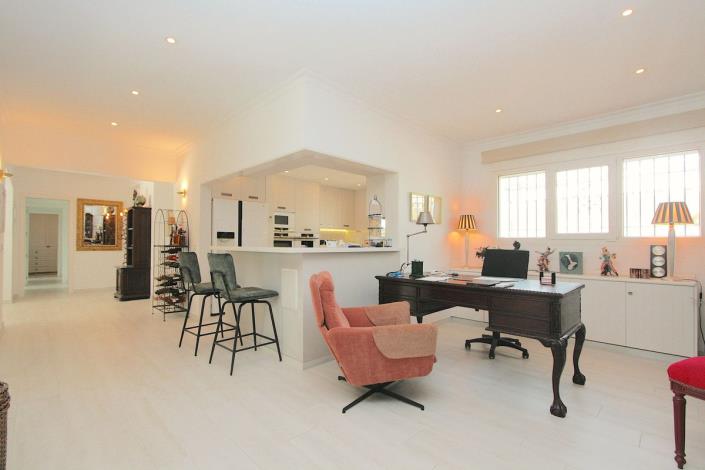 Image No.21-4 Bed Villa / Detached for sale