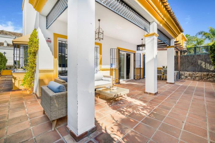 Image No.1-5 Bed Townhouse for sale