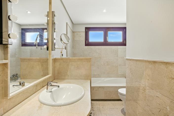 Image No.3-3 Bed Townhouse for sale