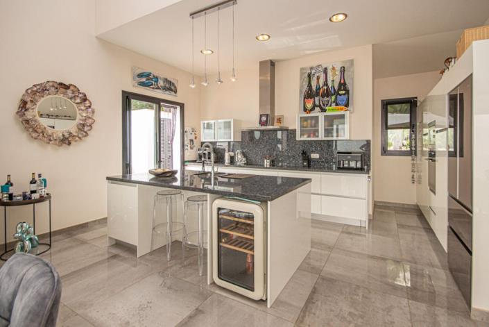 Image No.15-4 Bed Villa for sale