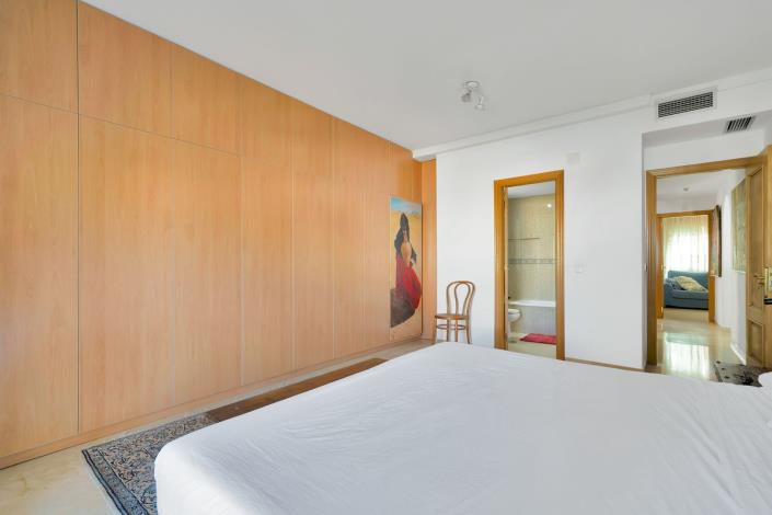 Image No.27-3 Bed Apartment for sale