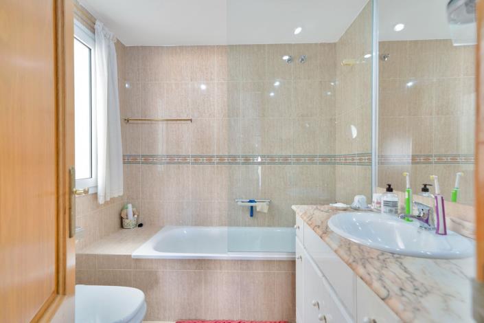 Image No.30-3 Bed Apartment for sale